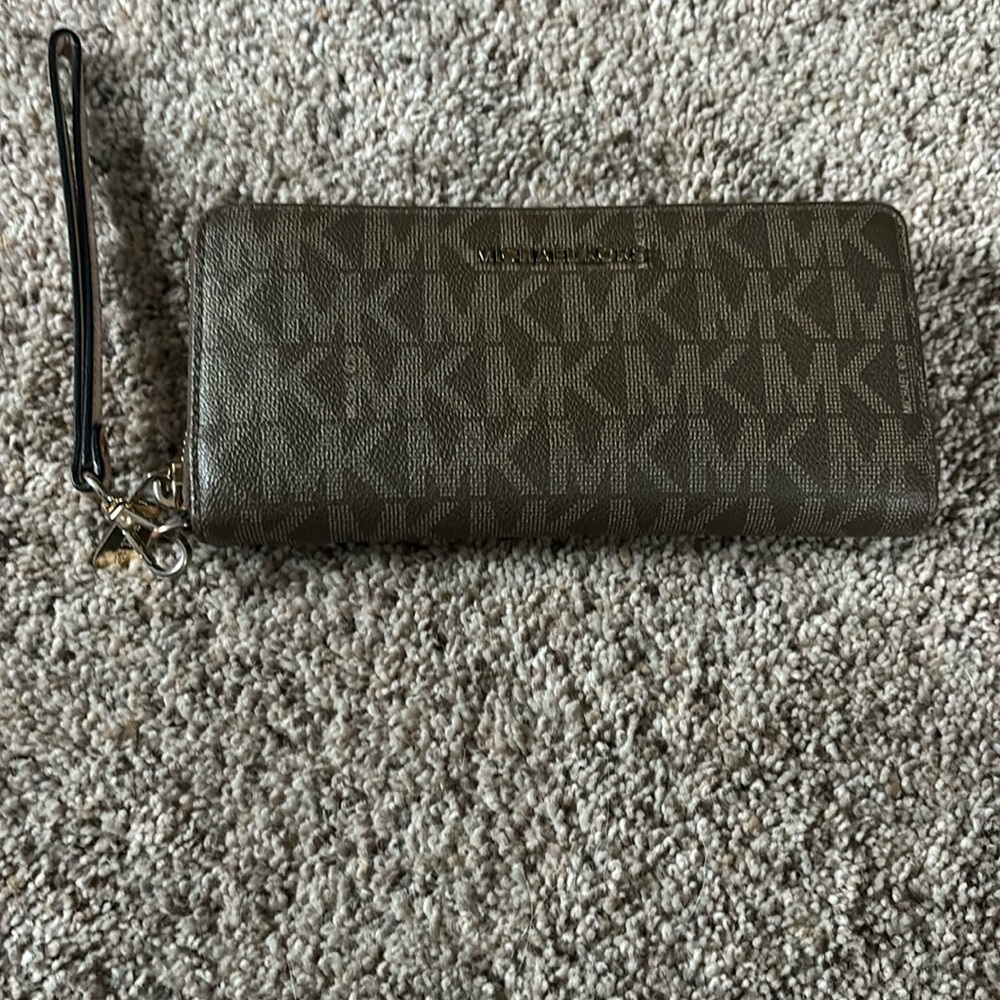 Michael Kors brown wristlet wallet . In good condition .